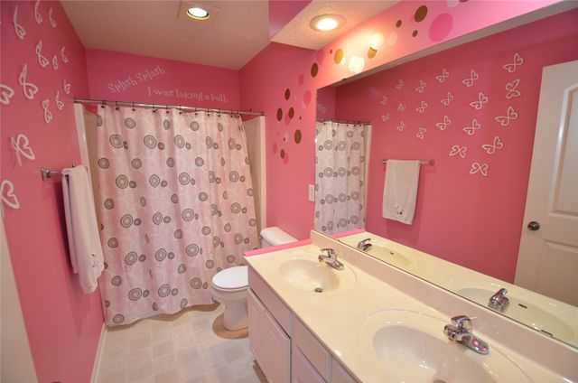 3608 Brook Run Drive, Des Moines, IA 50317