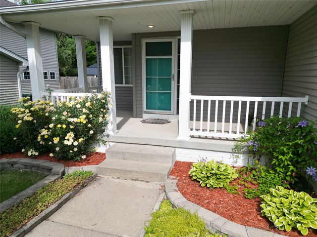 3608 Brook Run Drive, Des Moines, IA 50317