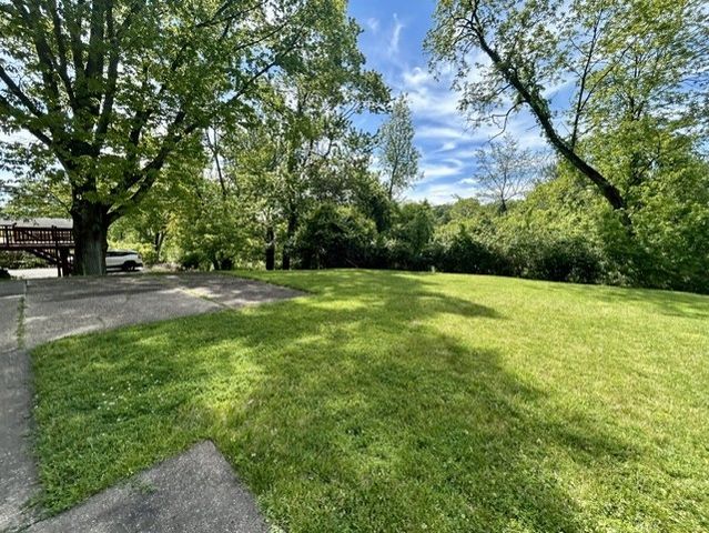 5764 Wilson Dr, Bethel Park, PA 15102