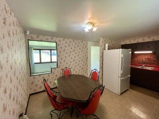 5764 Wilson Dr, Bethel Park, PA 15102