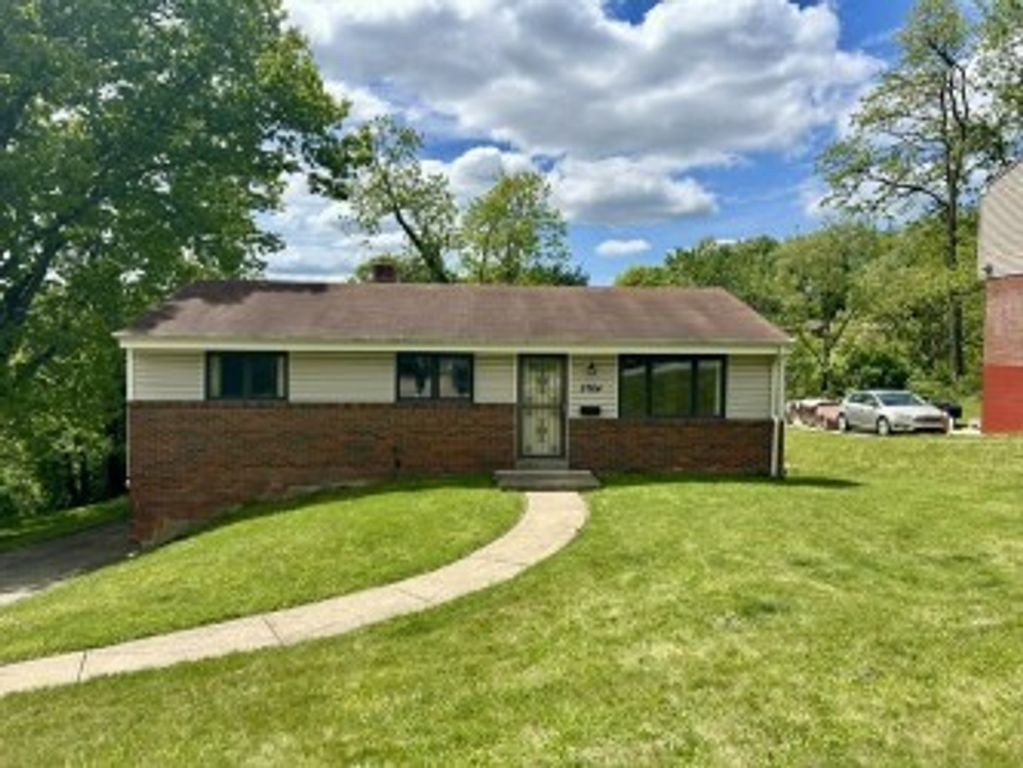 5764 Wilson Dr, Bethel Park, PA 15102