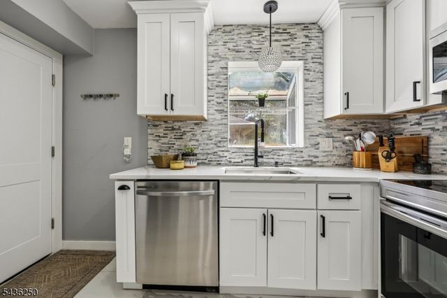 5 N Rose Ln, Mount Olive Twp., NJ 07828