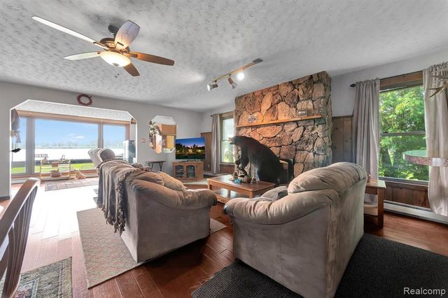 429 Edgewater, Algonac, MI 48001