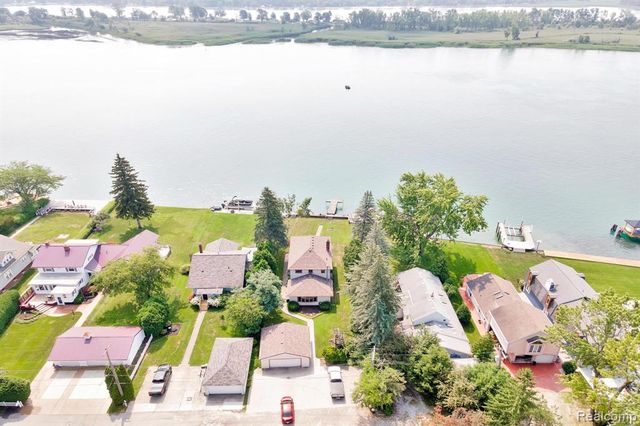 429 Edgewater, Algonac, MI 48001