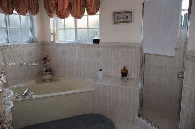 16750 NW 78th Ave, Miami Lakes, FL 33016