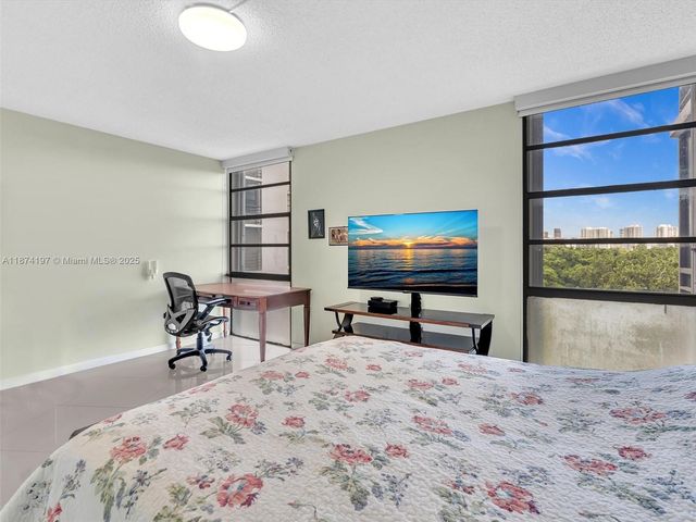 20400 W Country Club Dr 605, Aventura, FL 33180