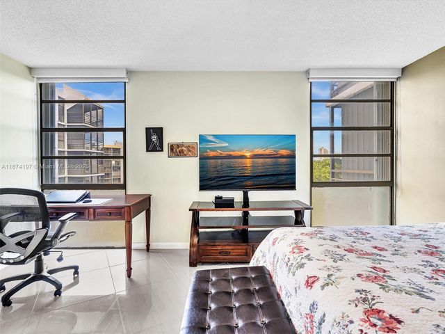 20400 W Country Club Dr 605, Aventura, FL 33180