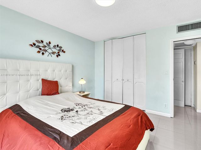 20400 W Country Club Dr 605, Aventura, FL 33180