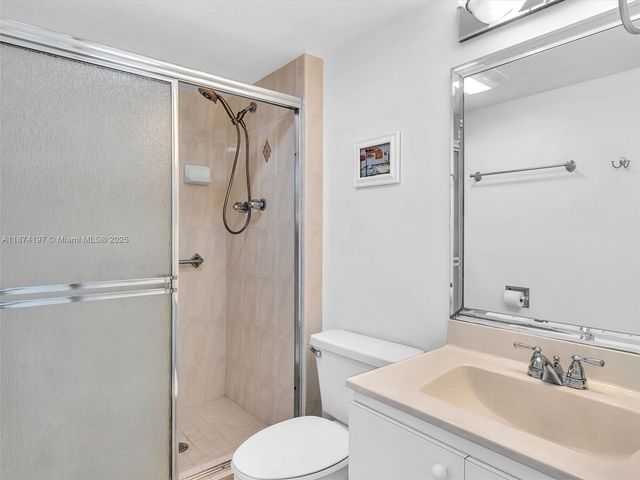 20400 W Country Club Dr 605, Aventura, FL 33180