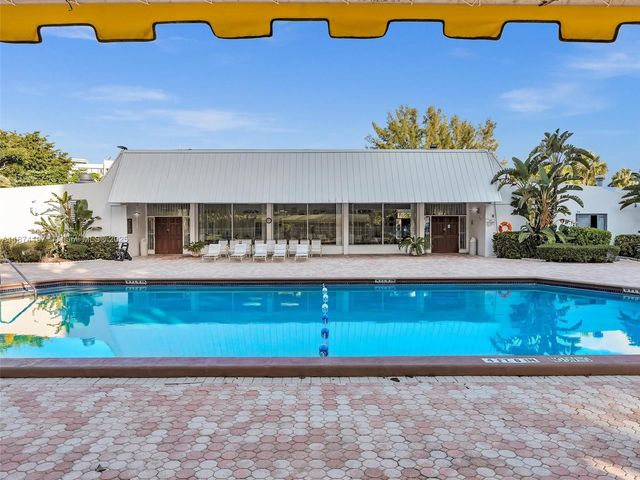 20400 W Country Club Dr 605, Aventura, FL 33180