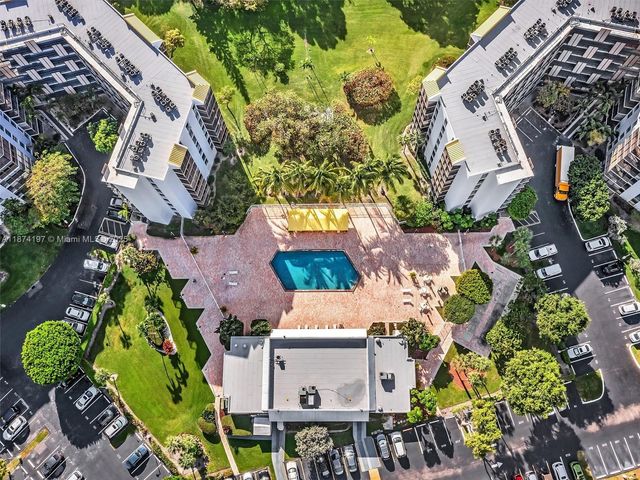 20400 W Country Club Dr 605, Aventura, FL 33180