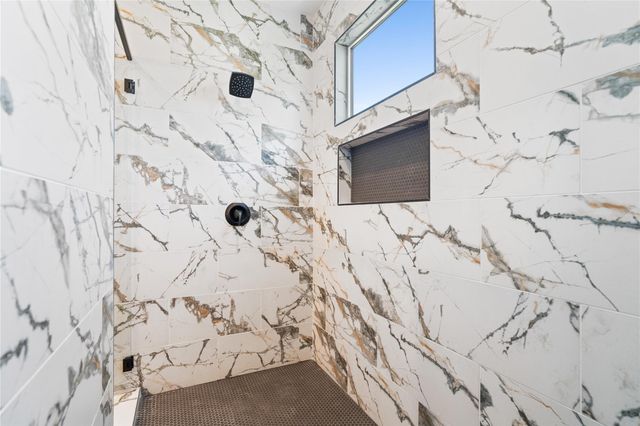 1116 Hogan Street, Houston, TX 77009