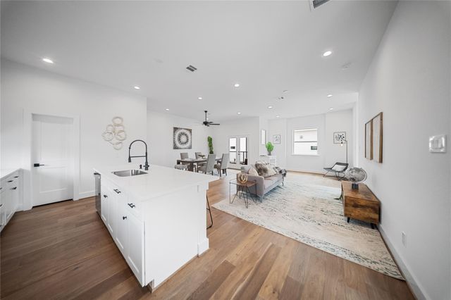 1116 Hogan Street, Houston, TX 77009