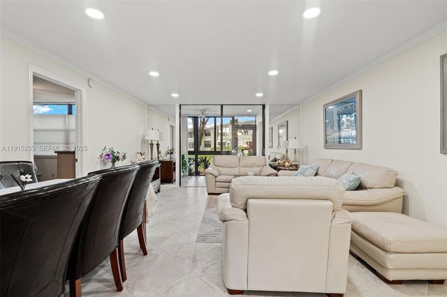 7365 NW 18th St 107, Margate, FL 33063