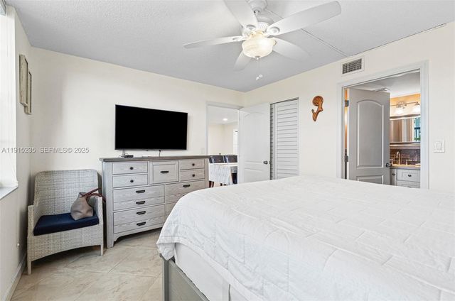 7365 NW 18th St 107, Margate, FL 33063