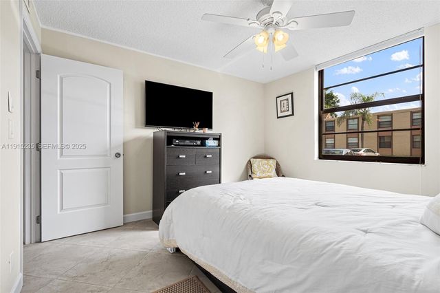 7365 NW 18th St 107, Margate, FL 33063