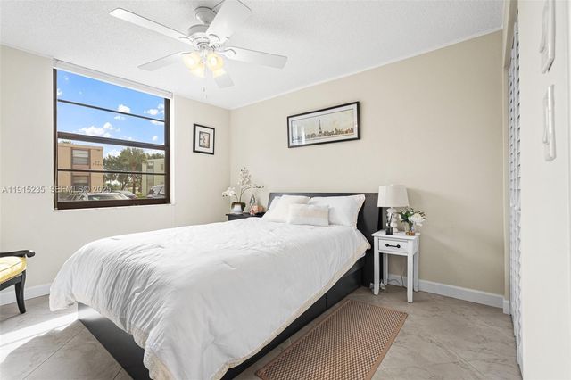 7365 NW 18th St 107, Margate, FL 33063