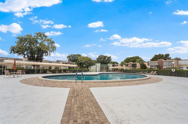 7365 NW 18th St 107, Margate, FL 33063