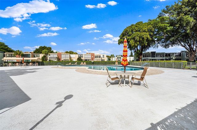 7365 NW 18th St 107, Margate, FL 33063