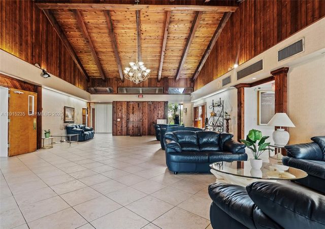 7365 NW 18th St 107, Margate, FL 33063