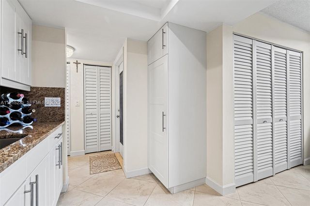 7365 NW 18th St 107, Margate, FL 33063