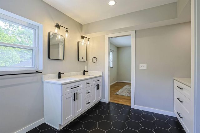 1067 Lawton Road, Park Hills, KY 41011