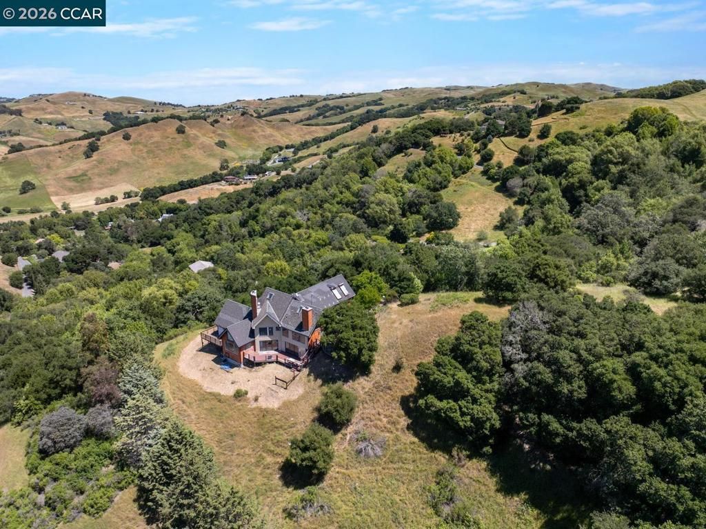 Image 2 of property listing at 224 Bear Oaks Lane, Martinez, CA 94553