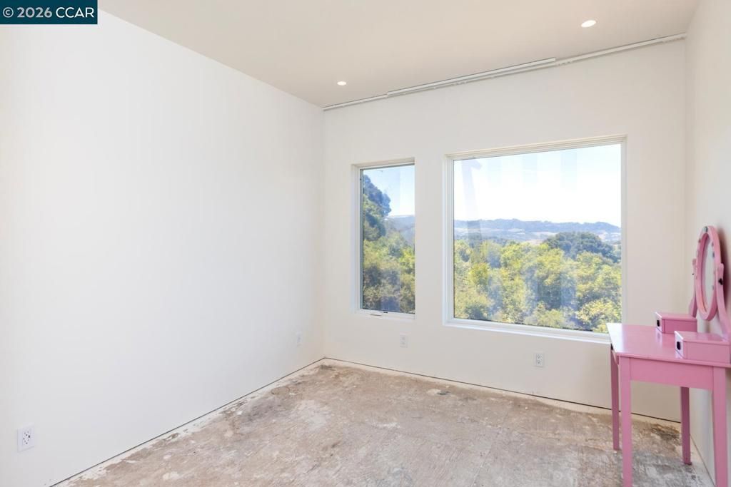 Image 32 of property listing at 224 Bear Oaks Lane, Martinez, CA 94553