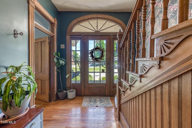 123 East Unaka Avenue, Johnson City, TN 37601