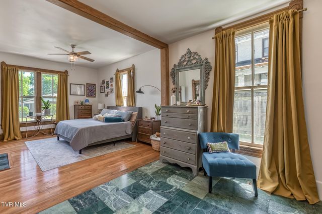 123 East Unaka Avenue, Johnson City, TN 37601