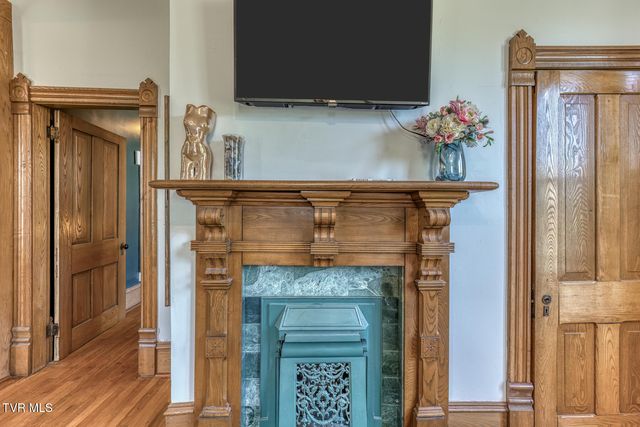 123 East Unaka Avenue, Johnson City, TN 37601