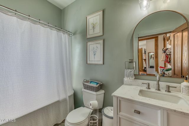 123 East Unaka Avenue, Johnson City, TN 37601