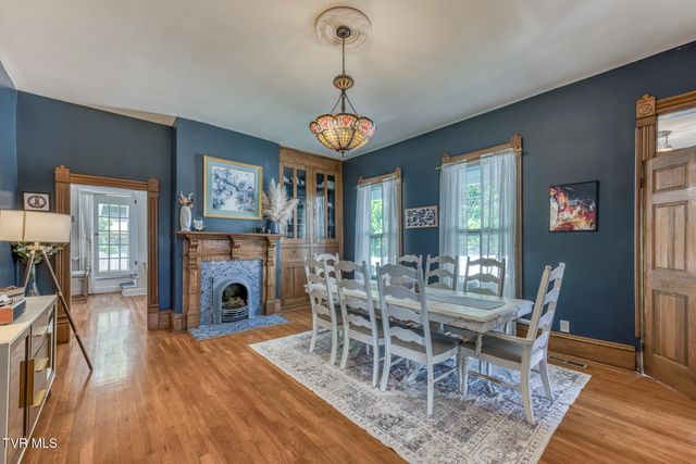 123 East Unaka Avenue, Johnson City, TN 37601
