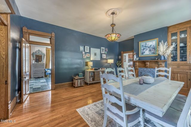 123 East Unaka Avenue, Johnson City, TN 37601