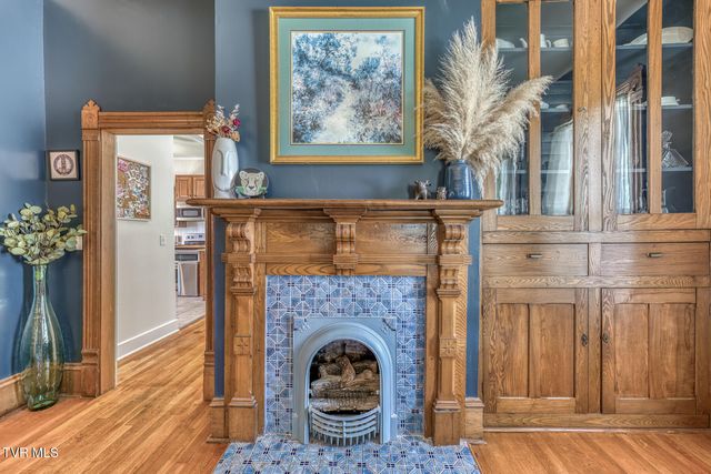 123 East Unaka Avenue, Johnson City, TN 37601