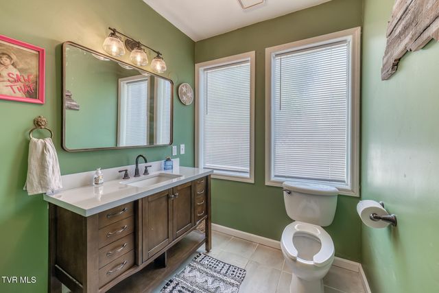 123 East Unaka Avenue, Johnson City, TN 37601