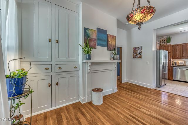 123 East Unaka Avenue, Johnson City, TN 37601