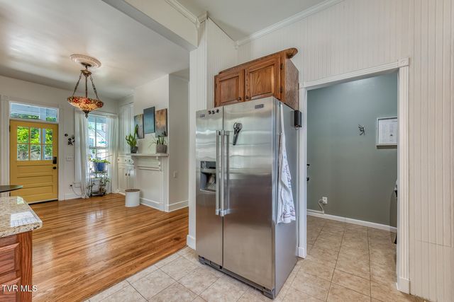 123 East Unaka Avenue, Johnson City, TN 37601