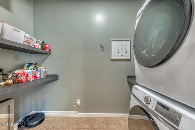 123 East Unaka Avenue, Johnson City, TN 37601