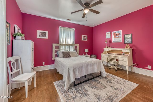 123 East Unaka Avenue, Johnson City, TN 37601