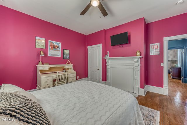 123 East Unaka Avenue, Johnson City, TN 37601