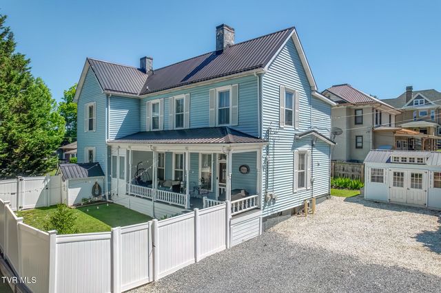 123 East Unaka Avenue, Johnson City, TN 37601