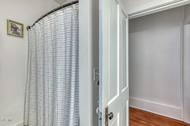 123 East Unaka Avenue, Johnson City, TN 37601