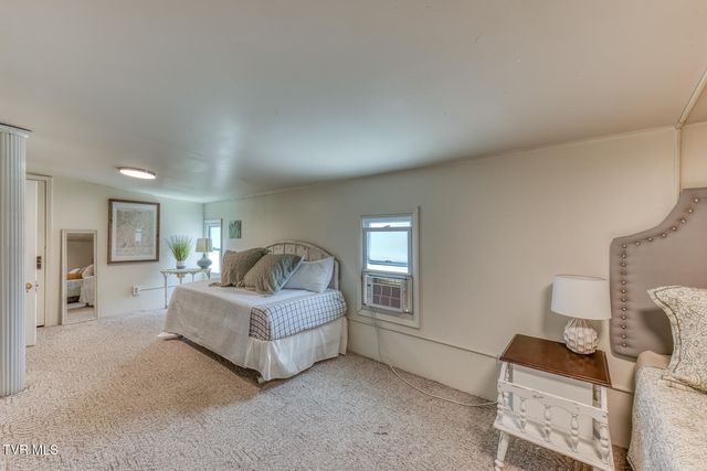 123 East Unaka Avenue, Johnson City, TN 37601