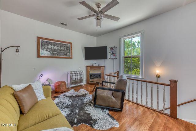 123 East Unaka Avenue, Johnson City, TN 37601
