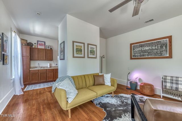 123 East Unaka Avenue, Johnson City, TN 37601