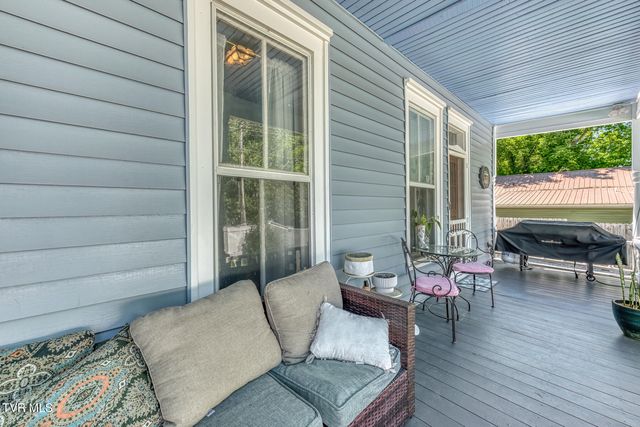123 East Unaka Avenue, Johnson City, TN 37601