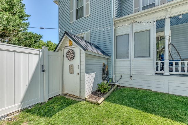 123 East Unaka Avenue, Johnson City, TN 37601