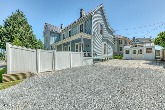 123 East Unaka Avenue, Johnson City, TN 37601