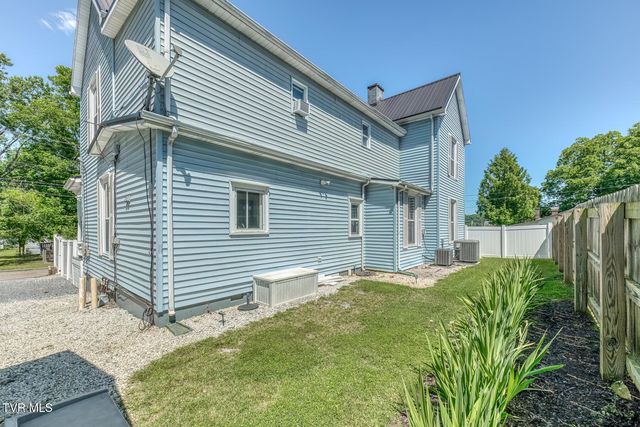 123 East Unaka Avenue, Johnson City, TN 37601
